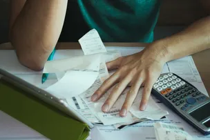 EDUCAÇÃO FINANCEIRA: ORGANIZE SUAS FINANÇAS E NÃO PASSE APERTO COM O 13º SALÁRIO