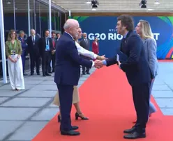 SEM ABRAÇOS NEM SORRISOS LULA E MILEI TROCAM CUMPRIMENTO FRIO NO G20