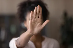 VULNERABILIDADE AUMENTA RISCO DE VIOLÊNCIA CONTRA MULHER NEGRA, APONTA DATASENADO