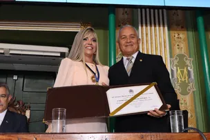 CÂMARA DE SALVADOR HOMENAGEIA JUÍZA LÍVIA DE MELO BARBOSA COM A COMENDA MARIA QUITÉRIA