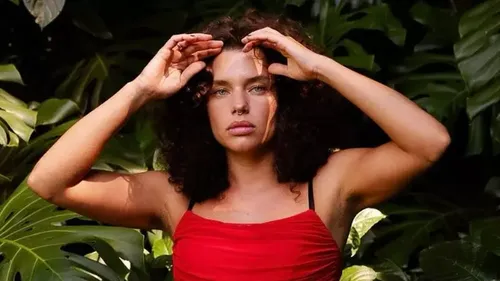 BRUNA LINZMEYER ABRE O JOGO SOBRE O QUE CHAMA A ATENÇÃO DELA EM UMA MULHER