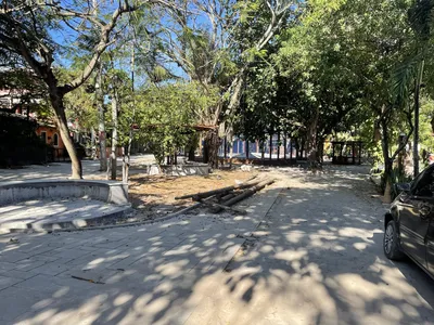 OBRAS EM PRAIA DO FORTE SE ARRASTAM HÁ 3 MESES E JÁ PREJUDICAM O VERÃO. VEJA ONDE
