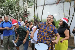 ASSISTIDOS PELO CAPS GARCIA PARTICIPAM DE CONFRATERNIZAÇÃO COM ARTE E MÚSICA