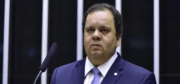 ELMAR DEVE DEIXAR LIDERANÇA DO UNIÃO BRASIL NA CÂMARA