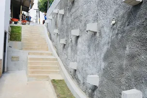 PREFEITURA DE SALVADOR INAUGURA CONTENÇÃO DE ENCOSTA E GARANTE TRANQUILIDADE PARA FAMÍLIAS EM TANCREDO NEVES