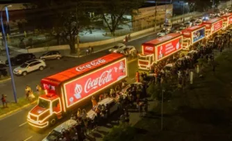 CARAVANA DA COCA-COLA EM SALVADOR TERMINA COM POPULAÇÃO REVOLTADA E PAPAI NOEL AGREDIDO; SAIBA DETALHES