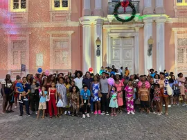 COMUNIDADES QUILOMBOLAS DE SALVADOR VISITAM DECORAÇÃO NATALINA DO CENTRO HISTÓRICO