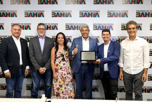 GOVERNADOR RECEBE TÍTULO DE CIDADÃO PARIPIRANGUENSE