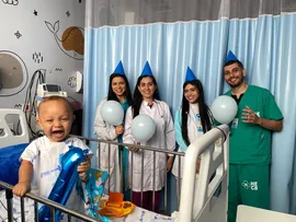 HOSPITAL ESTADUAL COSTA DAS BALEIAS SURPREENDE CRIANÇAS INTERNADAS COM FESTAS DE ANIVERSÁRIO