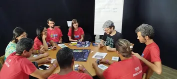 PROFESSORES INTERAGEM E COMPARTILHAM EXPERIÊNCIAS NO ESPAÇO EDUCAR NO ENCONTRO ESTUDANTIL