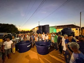LUDMILLA FISCINA ENTREGA CAIXAS D’ÁGUA EM COMUNIDADES RURAIS DE ALAGOINHAS E SÁTIRO DIAS