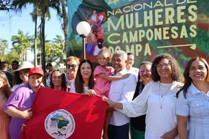 JERÔNIMO PARTICIPA DE ENCERRAMENTO DE ENCONTRO COM MULHERES DO CAMPO