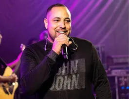 CANTOR LUCAS MATOS LANÇA NOVO CD E COMEMORA ANO INTENSO
