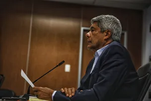 EM ÚLTIMA AGENDA PÚBLICA DO ANO, JERÔNIMO SE REÚNE COM MAIS DE MIL EDUCADORES
