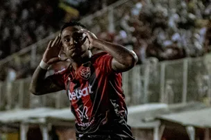 GOL DE ALERRANDRO DE BICICLETA É ELEITO O MAIS BONITO DO BRASILEIRÃO