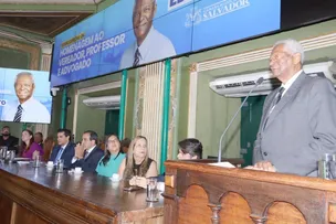 EDVALDO BRITO É HOMENAGEADO NO FINAL DE MANDATO NA CÂMARA DE VEREADORES