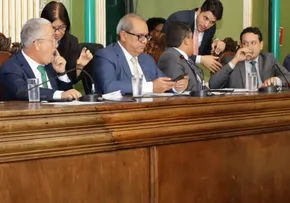 CÂMARA DE SALVADOR APROVA PROJETO PARA COMBATER SUPERENDIVIDAMENTO