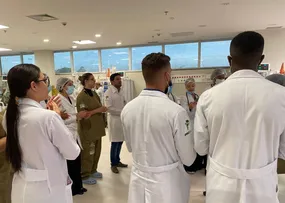 HOSPITAL METROPOLITANO LEVA ESPERANÇA E EMOÇÃO PARA PAICENTES AD UTI ATRAVÉS DA MÚSICA
