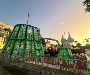 LIMPURB ENTREGA MEGA ÁRVORE DE NATAL SUSTENTÁVEL NA SEGUNDA (16)