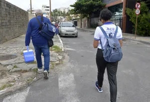 VACINAÇÃO ANTIRRÁBICA É REALIZADA EM LOCAIS DE GRANDE CIRCULAÇÃO EM SALVADOR