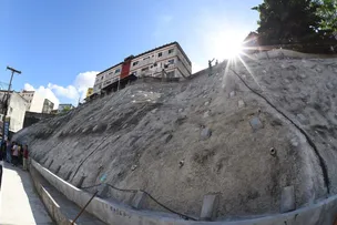 PREFEITURA ENTREGA CONTENÇÃO DE ENCOSTA EM TANCREDO NEVES NESTA QUINTA-FEIRA (2)