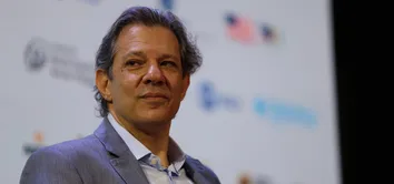 MINISTRO HADDAD DESCARTA ELEVAR IOF PARA CONTER SAÍDA DE DÓLARES
