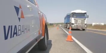 VIABAHIA SEGUE COM SERVIÇOS DE RECOMPOSIÇÃO DE PAVIMENTO NA BR-324 DURANTE ESTA SEMANA