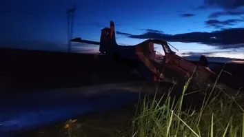 AVIÃO AGRÍCOLA CAI EM FAZENDA NA BAHIA APÓS COLIDIR COM FIAÇÃO ELÉTRICA