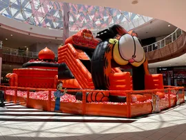 SHOPPING PARALELA RECEBE PARQUE TEMÁTICO DO GARFIEL DURANTE PERÍODO DE FÉRIAS