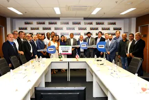 GOVERNADOR RECEBE PREFEITOS DE MUNICÍPIOS BAIANOS PARA DISCUTIR NOVAS OBRAS