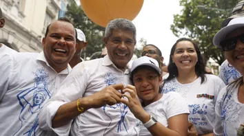 GERALDO JÚNIOR EXALTA FÉ E ESPERANÇA DO POVO BAIANO DURANTE CORTEJO DO BONFIM