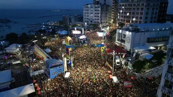 MARCA DO CARNAVAL DE SALVADOR 2025 EXALTA 40 ANOS DO AXÉ MUSIC