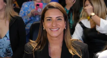 ROBERTA ROMA ASSINA PEDIDO DE IMPEACHMENT DE LULA