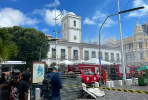 INCÊNDIO QUE ATINGIU CÂMARA MINICIPAL DE SALVADOR É DEBELADO