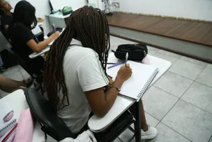 ANO LETIVO COMEÇA COM A PROIBIÇÃO DO USO RECREATIVO DE CELULARES NAS ESCOLAS
