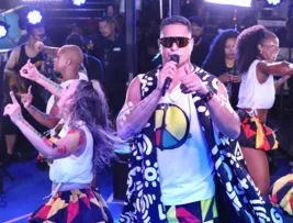 XANDDY COMANDA 'MELHOR SEGUNDA-FEIRA DO MUNDO' E FAZ HOMENAGEM A TIMBALADA, OLODUM E ILÊ AIYÊ