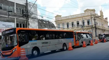 PREFEITURA DE FEIRA DE SANTANA ENTREGA SETE ÔNIBUS CLIMATIZADOS PARA ATENDER AOS DISTRITOS