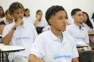 PROJETO JOVEM APRENDIZ REALIZA PALESTRAS SOBRE DIVERSIDADE SEXUAL E COMBATE AO USO DE DROGAS