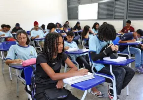 EM 2022, NA BAHIA, 6 EM CADA 10 DE 18 A 24 ANOS ESTAVAM ATRASADOS NA ESCOLA