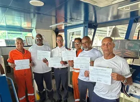 TRIPULANTES DA INTERNACIONAL TRAVESSIAS SALVADOR (ITS) RECEBEM RECONHECIMENTO DE HONRA AO MÉRITO