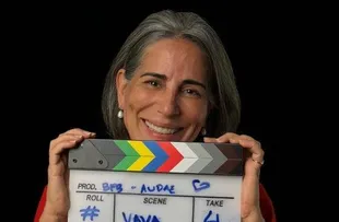GLORIA PIRES DESEMBARCA EM SALVADOR PARA FINALIZAR ETAPA DE GRAVAÇÕES DO DOCUMENTÁRIO SOBRE O BALÉ FOLCLÓRICO DA BAHIA