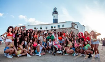 É O TCHAN GRAVA CLIPE DE “JOGADINHA” E MOVIMENTA PONTOS TURÍSTICOS DE SALVADOR