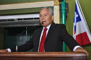 TÉO SENNA CRITICA PACOTE DE VENDAS DO GOVERNO DA BAHIA E RELEMBRA ABANDONO DO ODORICO TAVARES E DO CENTRO DE CONVENÇÕES