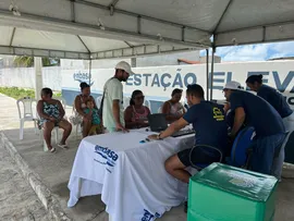 EMBASA FAZ AÇÃO DE VERÃO NA PRAIA DE BAIXIO, NA COSTA DOS COQUEIROS