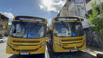 NOVOS ÔNIBUS COM AR-CONDICIONADO SÃO ENTREGUES EM CONJUNTO PIRAJÁ