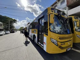 NOVOS ÔNIBUS COM AR-CONDICIONADO SÃO ENTREGUES EM CONJUNTO PIRAJÁ