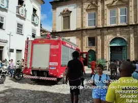 PARTE DO TETO DA IGREJA DE SÃO FRANCISCO DE ASSIS DESABA NO CENTRO HISTÓRICO DE SALVADOR DEIXANDO CINCOS FERIDOS E UMA MORTE