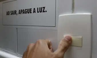 QUEDA DE ÁRVORE DEIXA MORADORES DE BROTAS SEM LUZ POR QUATRO HORAS