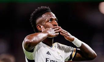 VINÍCIUS JÚNIOR SE OFERECEU PARA JOGAR NA ARÁBIA SAUDITA, DIZ JORNAL ESPANHOL