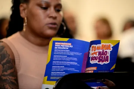 PREFEITURA CAPACITA PROFISSIONAIS PARA COMBATER A VIOLÊNCIA CONTRA A MULHER DURANTE CARNAVAL